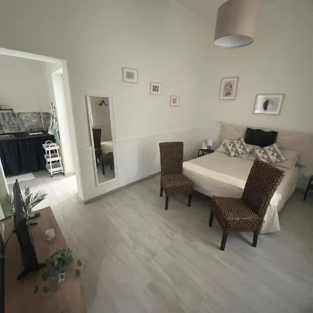 Zinbi's House كاتانيا