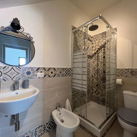 Zinbi's House كاتانيا